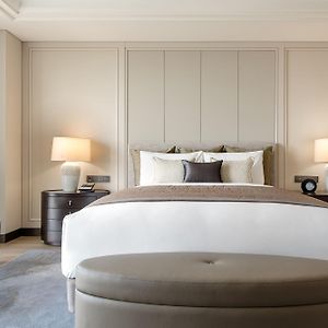 Deluxe King Suite Cimer & Wonder Box are stays from Monday to Thursday except on the before or on a holiday during the repair period